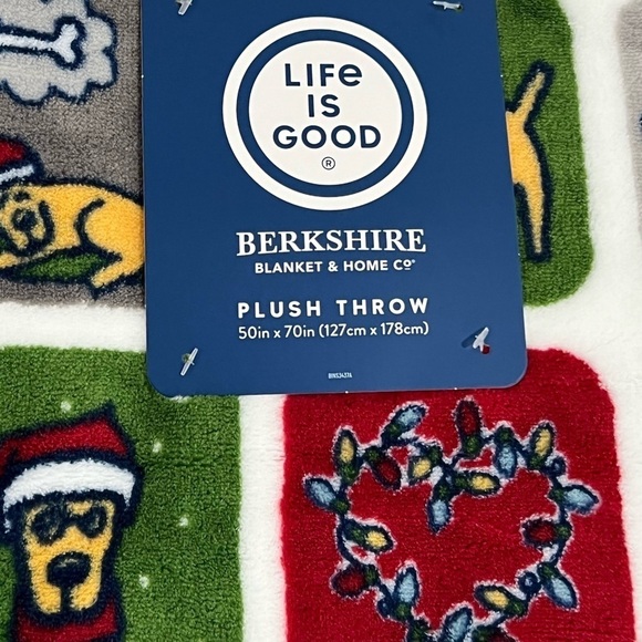 PETS - Life Is Good - ‘Dogs Holiday’ Plush Throw. 50“ x 70“. NWT - Picture 2 of 4